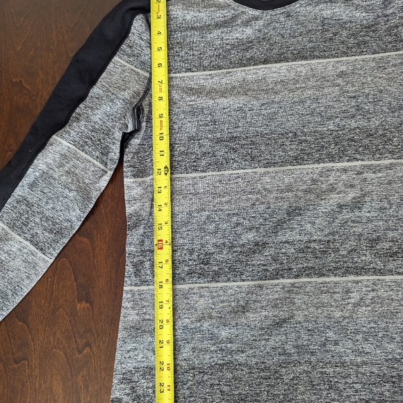 Lululemon Men’s Long Sleeve Velocity medium - Picture 4 of 7